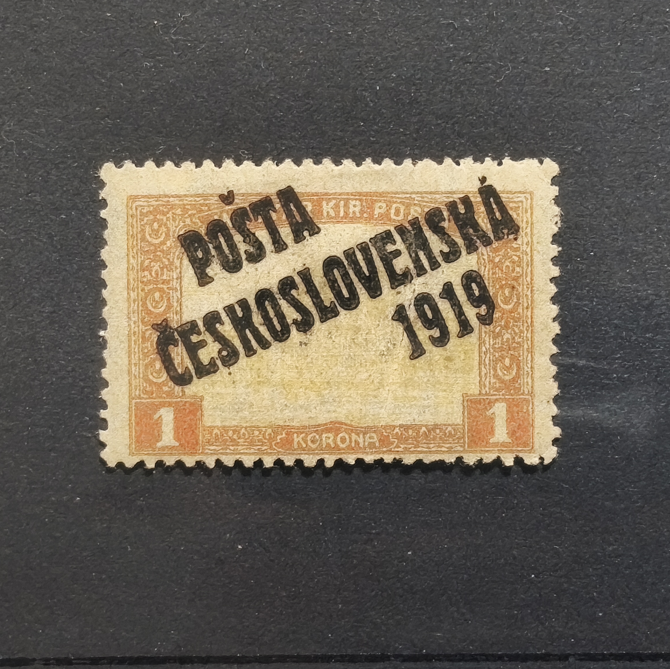 *Pof.114,parlament 1K červená, s ne dotiskem.